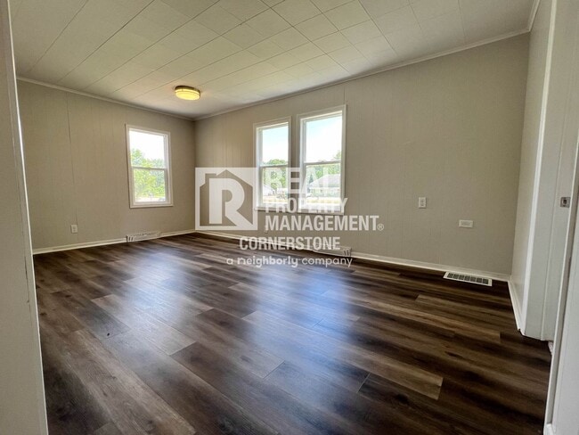 Building Photo - AVAILABLE NOW!! 3 Bedroom Home with Huge Y...
