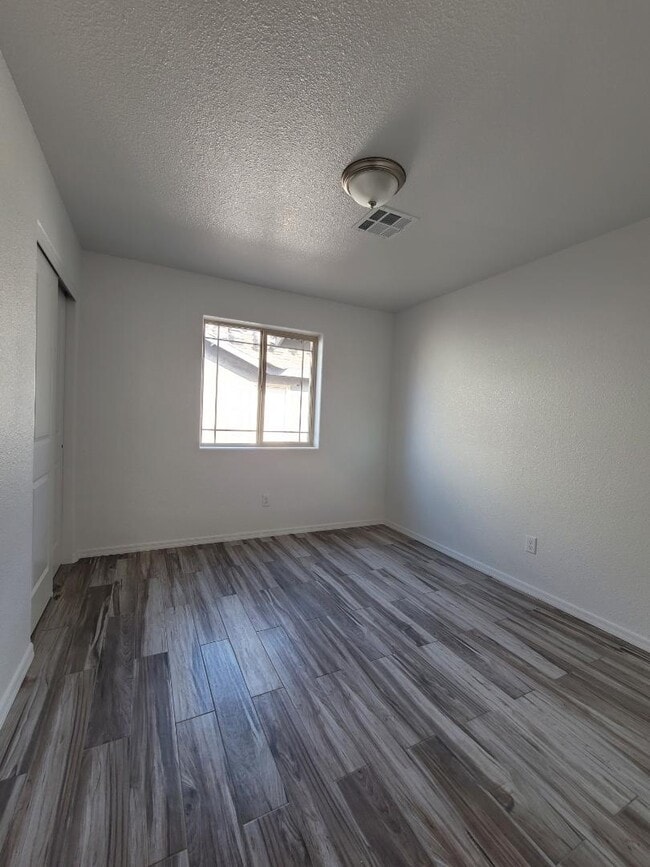 Building Photo - 8670 E 40th Ln