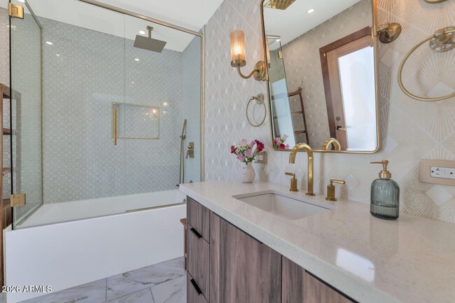 Building Photo - 5812 N 44th Pl