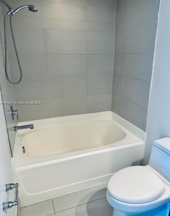 Building Photo - Modern studio in the heart of brickell