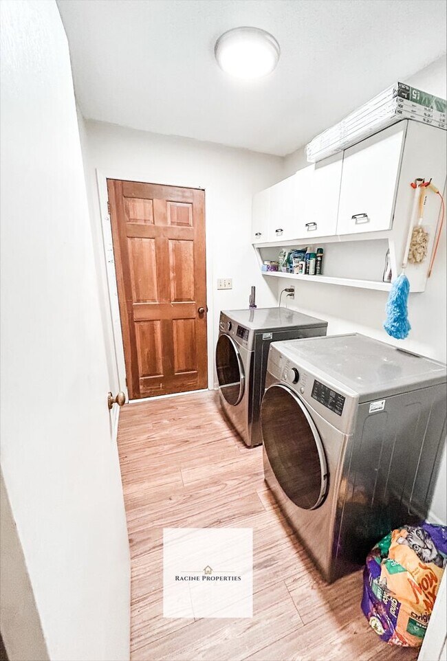 Building Photo - 147 Sunshine Dr