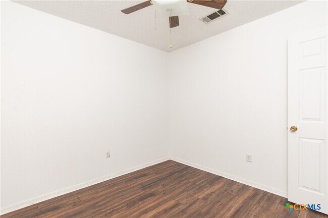 Building Photo - 214 Appaloosa Dr