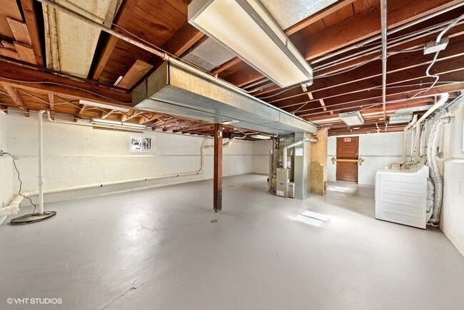 Building Photo - 133 S Vail Ave