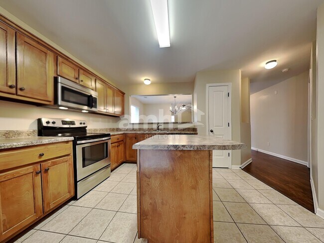 Building Photo - 5883 Savannah Pky