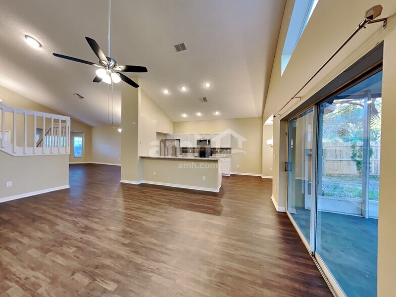 Building Photo - 119 Lancer Oak Dr