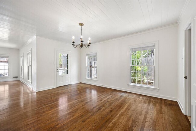 Building Photo - 610 Rathervue Pl