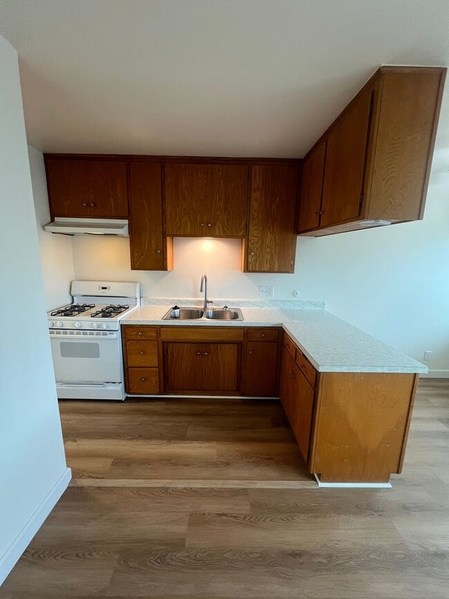 Building Photo - Charming One Bedroom Upstairs Apartment