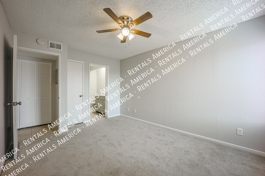 Building Photo - 747 S Ext Rd