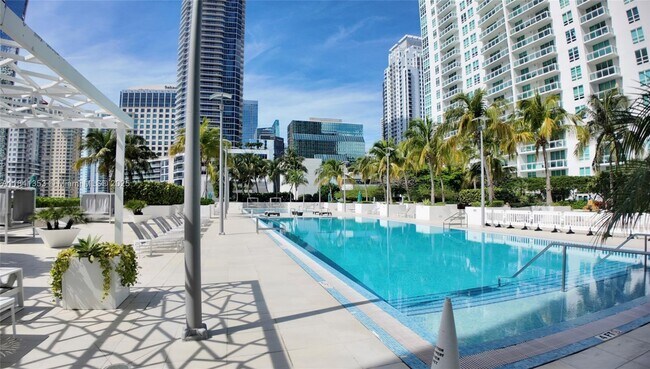 Building Photo - 950 Brickell Bay Dr