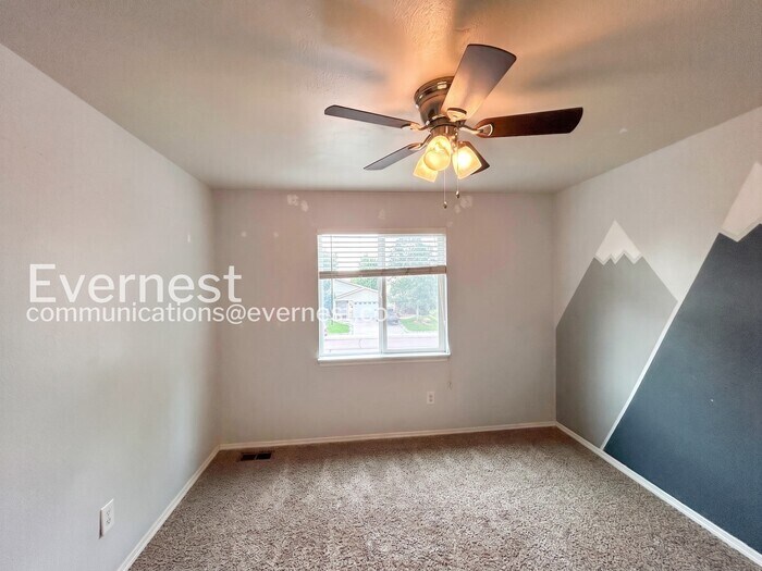 Building Photo - 5550 Lantana Cir
