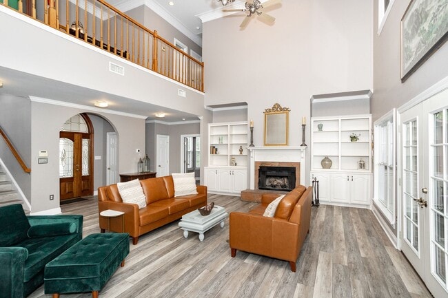 Building Photo - Historic Highland Road Beauty with Bayou V...