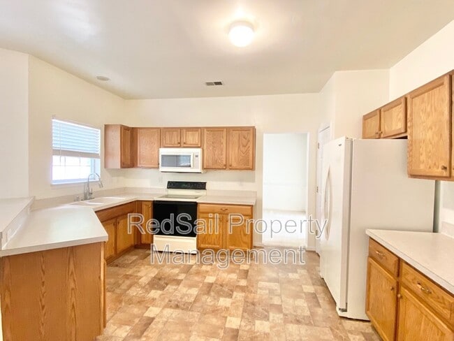 Building Photo - 889 Holbrook Dr