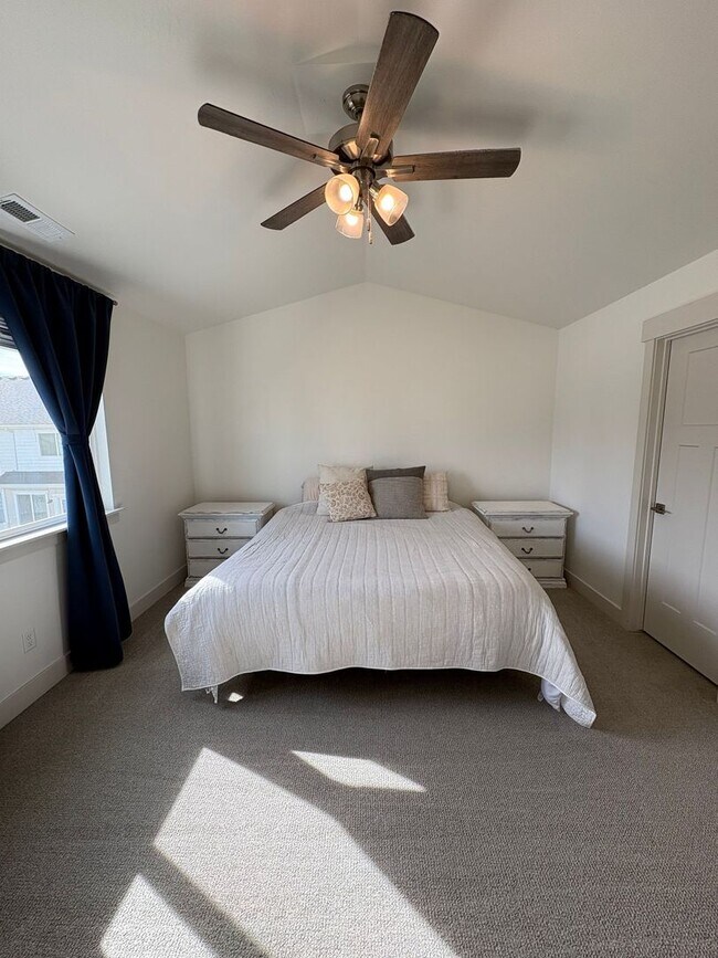 Building Photo - 1754 N Blaze Ln