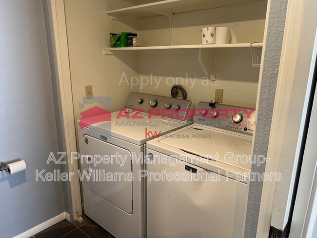 Building Photo - 1653 E Villa Maria Dr