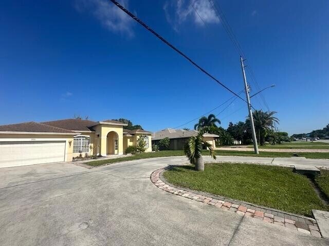 Building Photo - 368 NW Bayshore Blvd