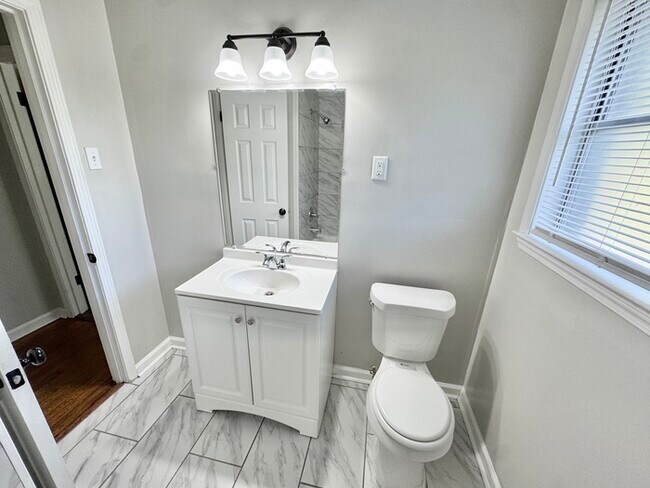 Building Photo - 3176 Beauchamp Dr