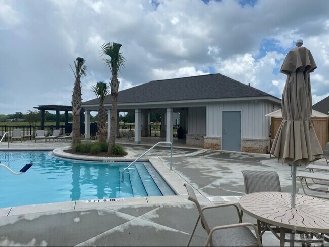 Building Photo - 5825 Danbury Blvd