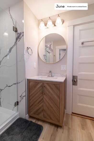 Building Photo - Room in Shared 5 bed/2 bath home in Brookline