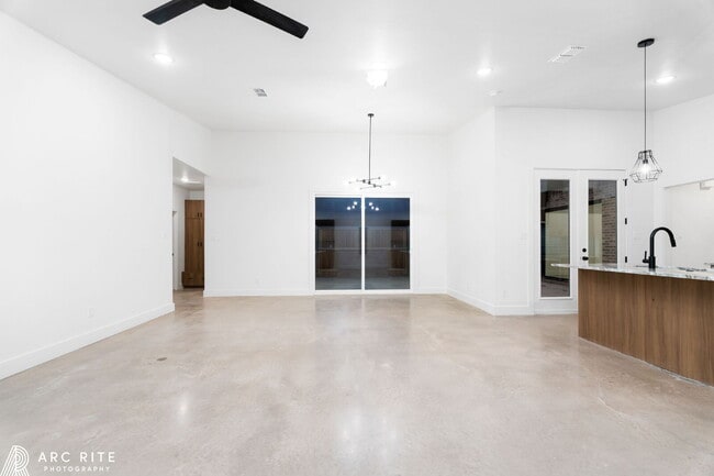 Building Photo - Pre-Leasing Fall of 2026!! Luxury Homes!!