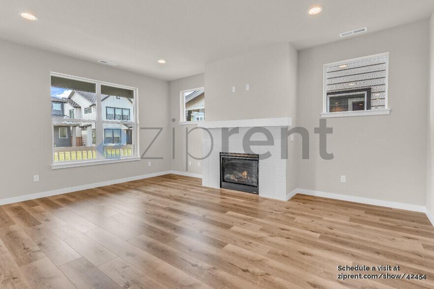 Building Photo - 8166 SE Orion Ln
