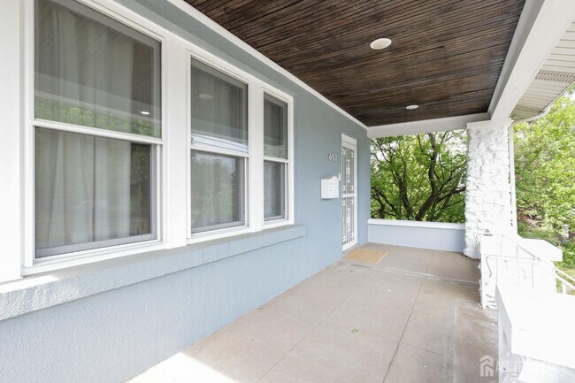 Building Photo - 657 Amboy Ave