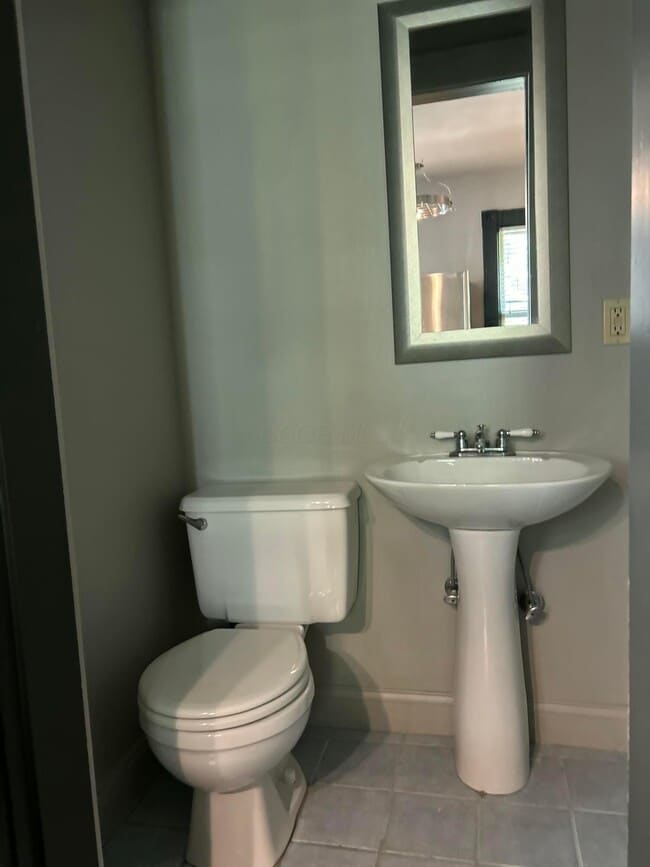 Building Photo - 118 E Kossuth St