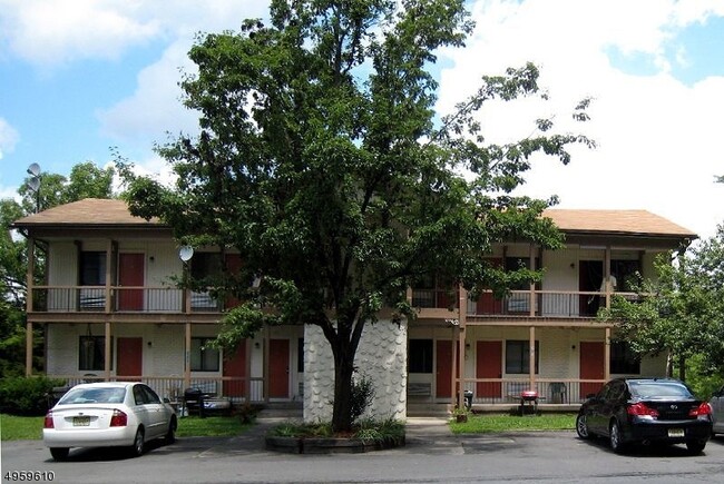 Building Photo - 207 Old Chimney Ridge Rd