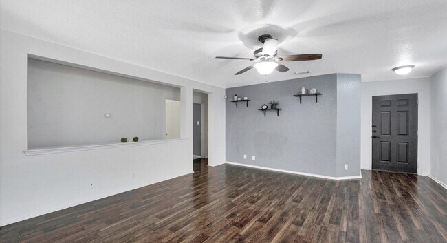 Building Photo - "Charming 3-Bedroom Oasis on Cherokee Blvd with 2 Full Baths – 1425 Sq Ft of Cozy Living in New B...