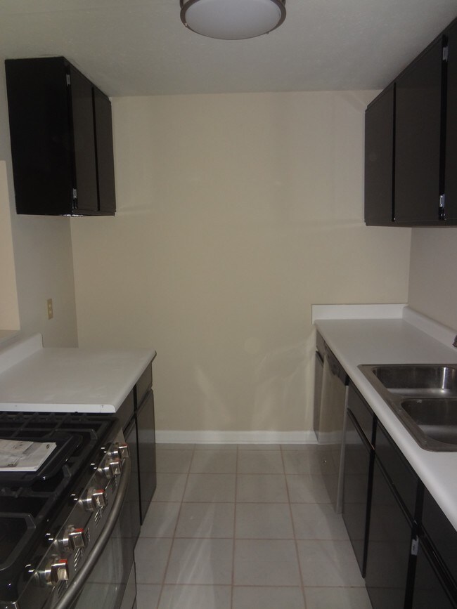Building Photo - Beechmont Towers Apartments