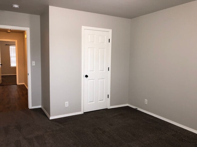 Building Photo - Bixby Schools -  3 Bedroom 2 Bath in The T...
