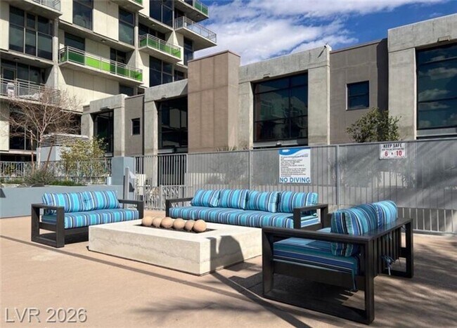 Building Photo - Gorgeous Views! Fully Furnished Modern loft-style