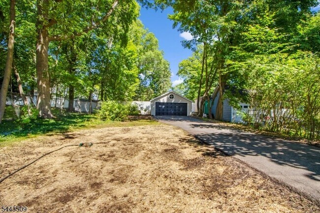 Building Photo - 58 Ridgeway Ave