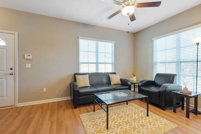 Building Photo - Modern 3-Bed, 3-Bath Townhome with Stylish...