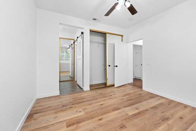 Building Photo - 10722 Sabre Hill Dr