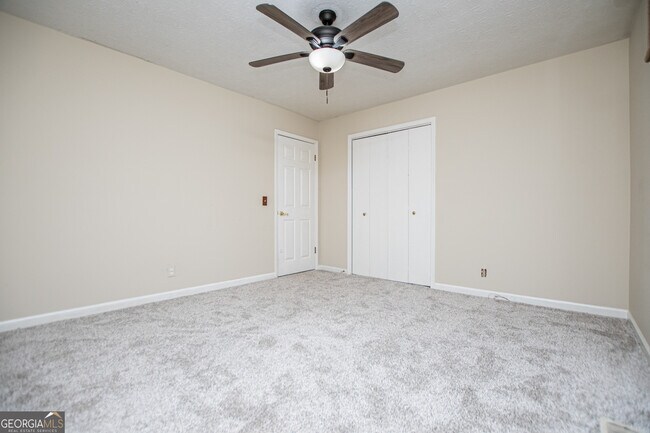 Building Photo - 1499 Stonington Ct
