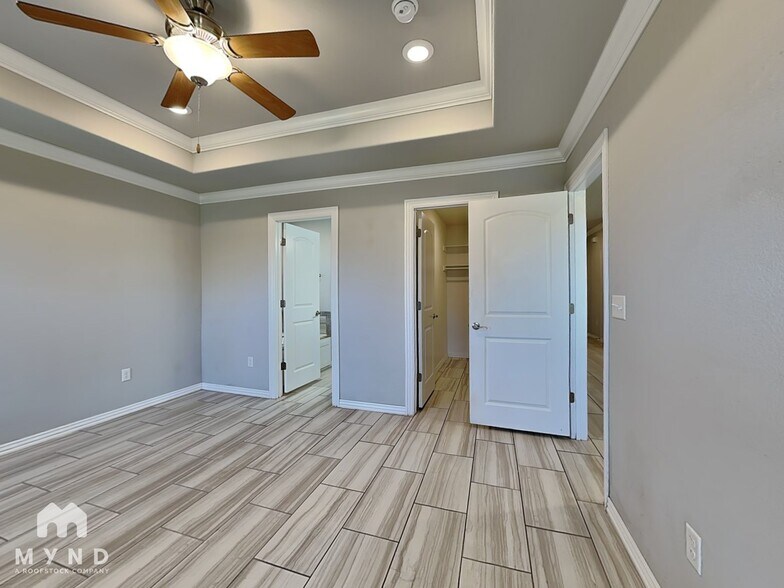 Building Photo - 480 Holly St