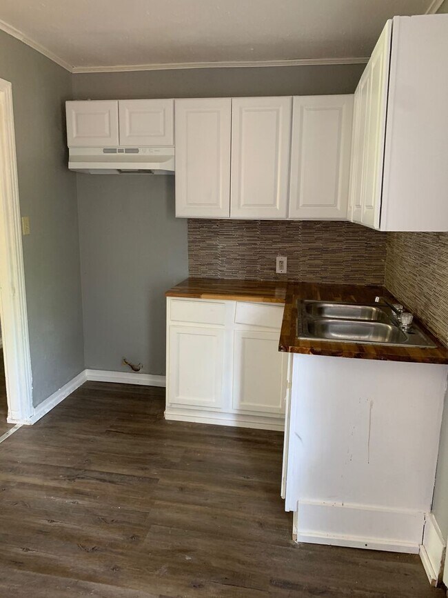 Building Photo - 1068 Blanchard Pl
