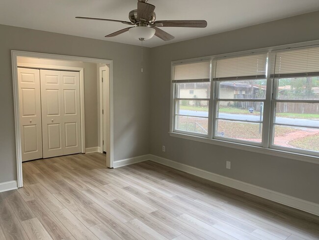 Building Photo - Two Bedroom Duplex Unit Near Southside/516