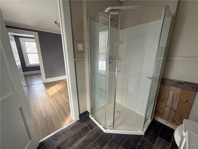 Building Photo - 135 Culbert St