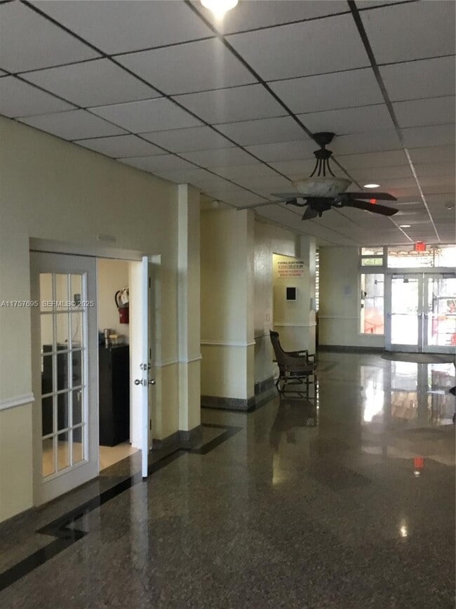 Building Photo - 200 S Birch Rd