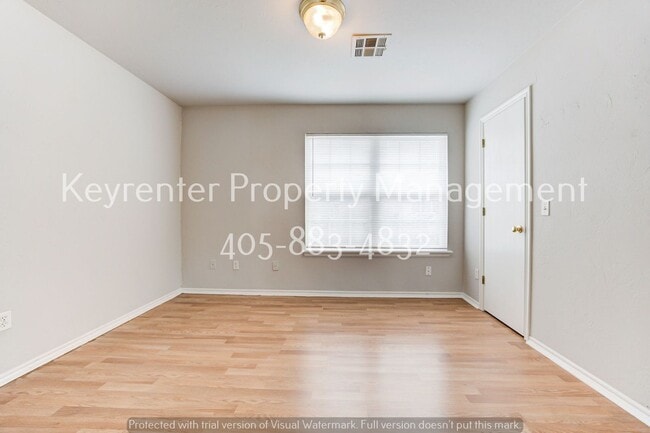 Building Photo - Cute 3BD/2BTH Duplex in Central East Norman!