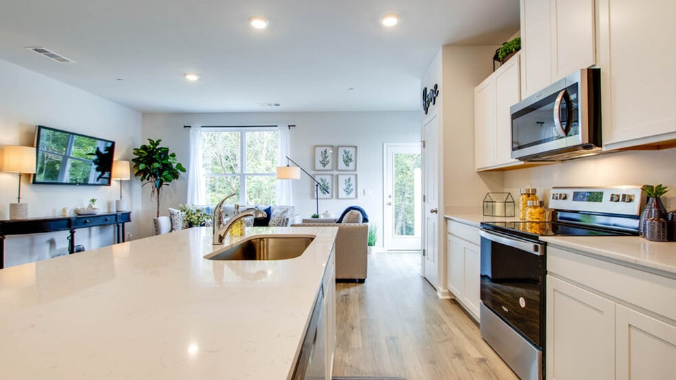 Building Photo - 646 Longtail Ln