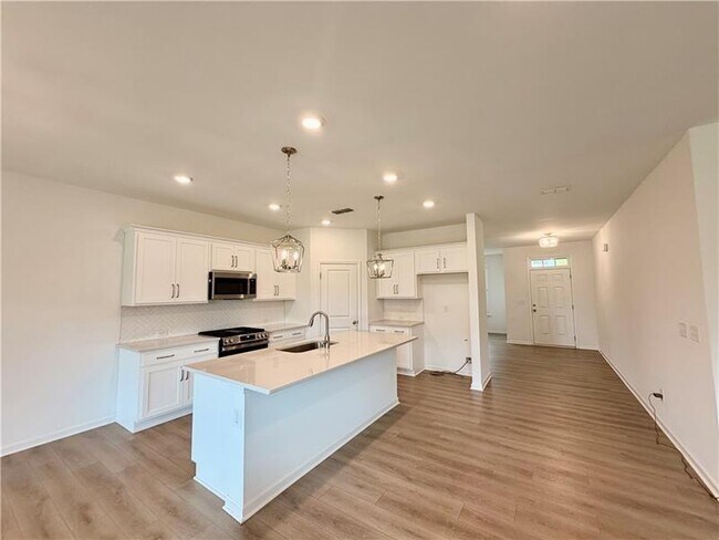 Building Photo - 215 Foxhill Dr
