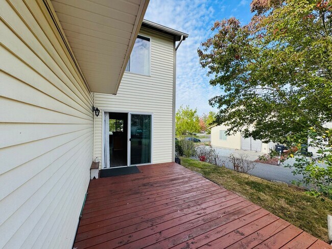 Building Photo - 5330 Larrabee Way