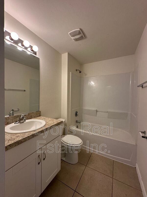 Building Photo - 5521 Gillot Blvd