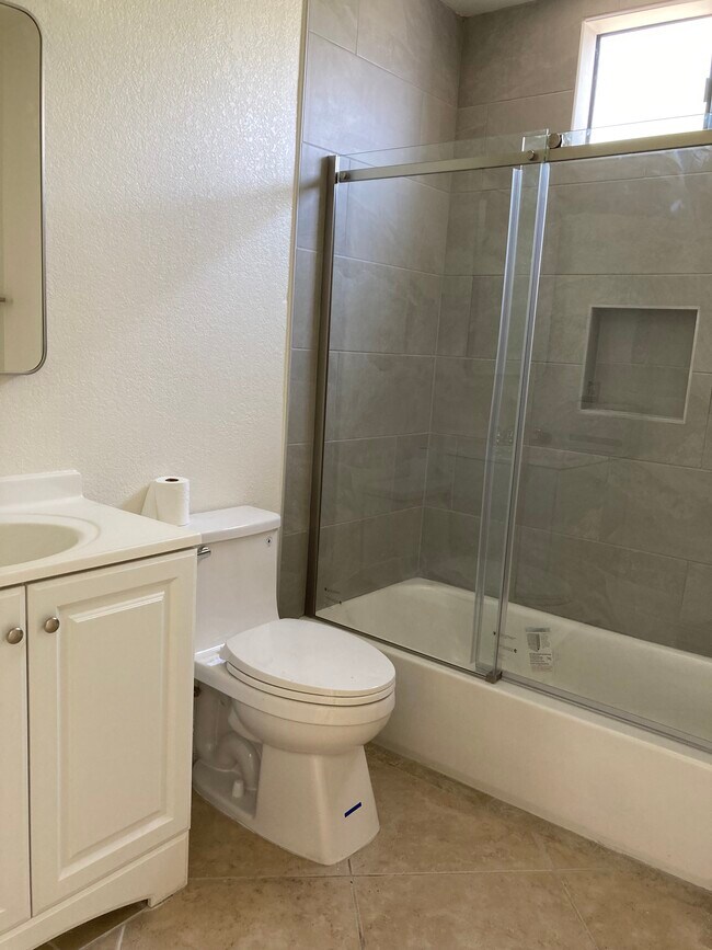 Full Bathe - 1801 Victory W Blvd
