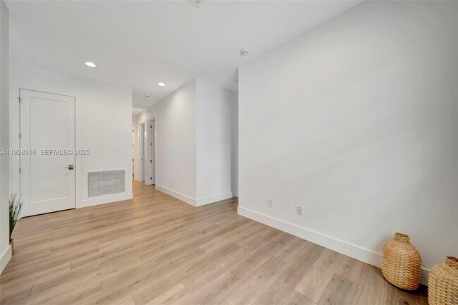 Building Photo - 1454 NW 23rd St