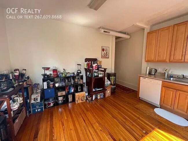 Building Photo - 226 S 45th St