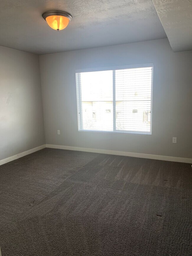 Building Photo - Lyman Triplex