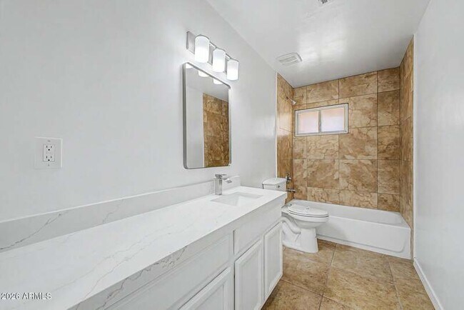 Building Photo - 2601 E Dahlia Dr